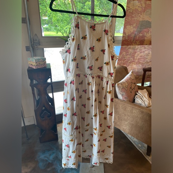 FARM Rio Cream and Red Embroidered Midi Dress - Picture 3 of 6